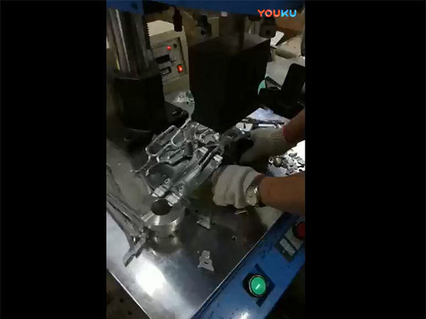 锌合金压铸水口分离机