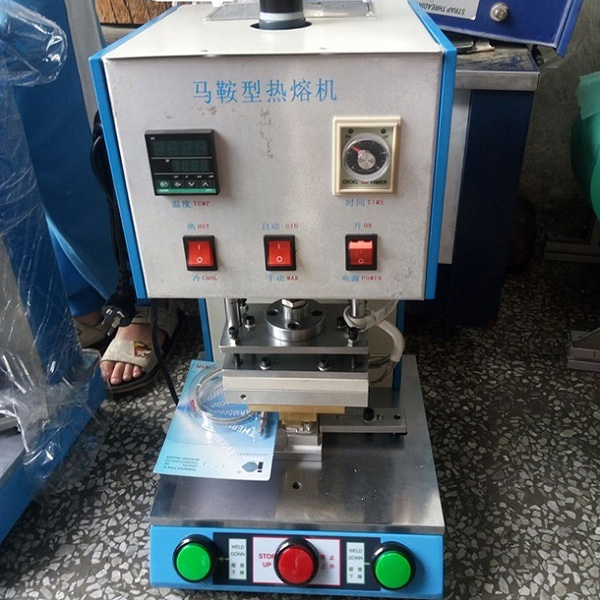 小型马鞍塑料热压机