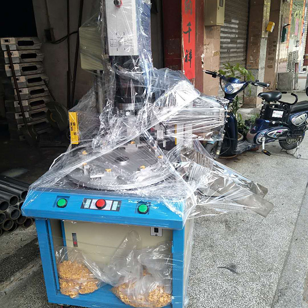转盘式自动化超声波焊...