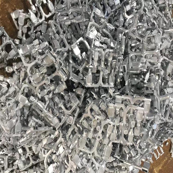 U盘锌合金压铸水口分...